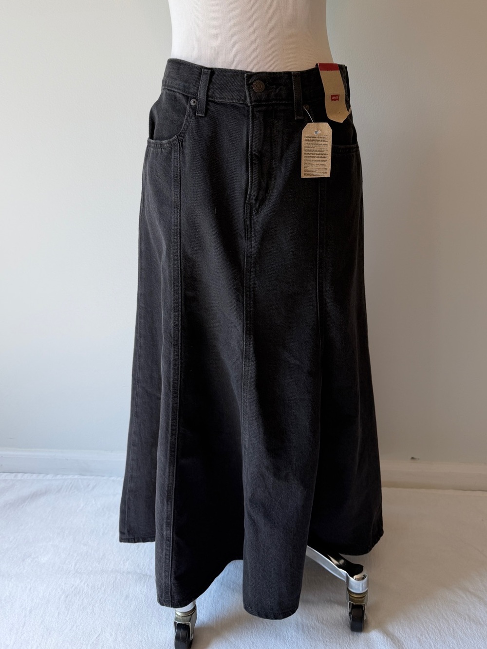 Levi’s NWT Fit and Flare Black Denim Skirt Trumpet Goth Dark Academia, size 30